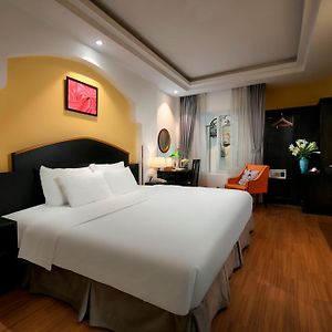 Deluxe Double or Twin Room Internal Window